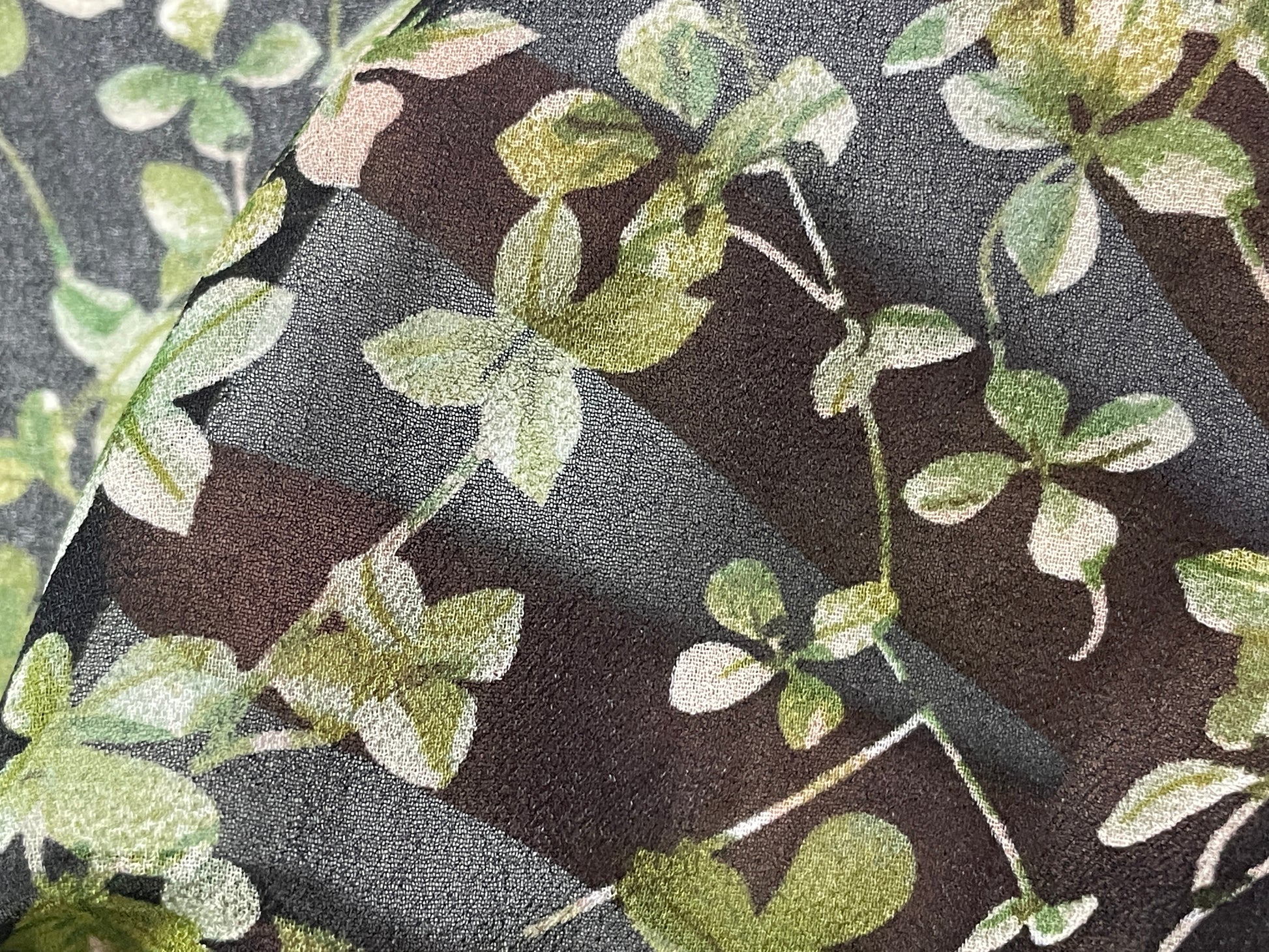 China Wholesale Print-100% Polyester Black Background Chiffon Print Fabric - Natasha Fabric