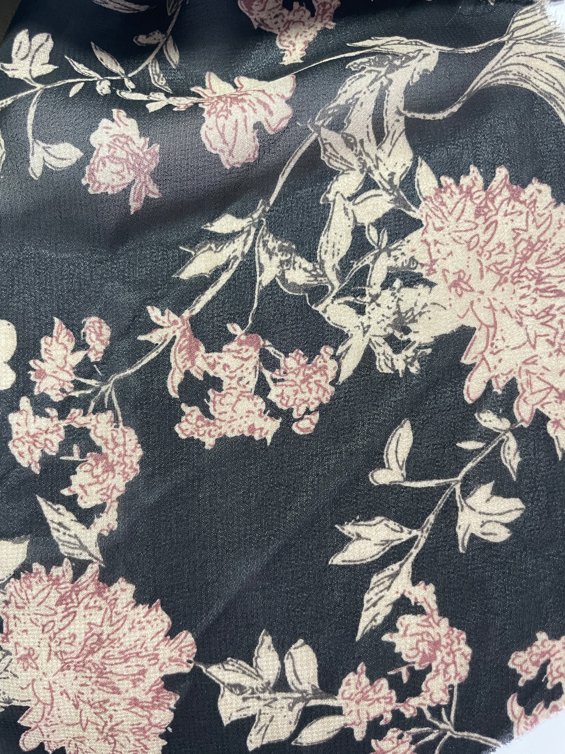 China Wholesale Print-100% Polyester Black Background Chiffon Print Fabric - Natasha Fabric