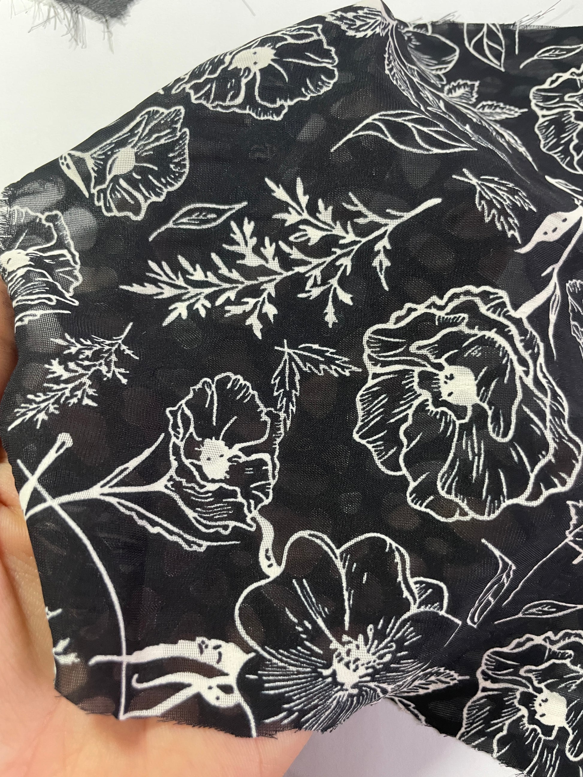 China Wholesale Print-100% Polyester Black Background Print Fabric - Natasha Fabric