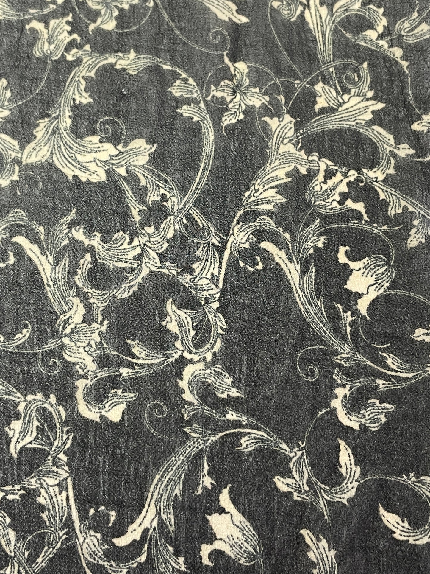 China Wholesale Print-100% Polyester Black Background Chiffon Print Fabric - Natasha Fabric