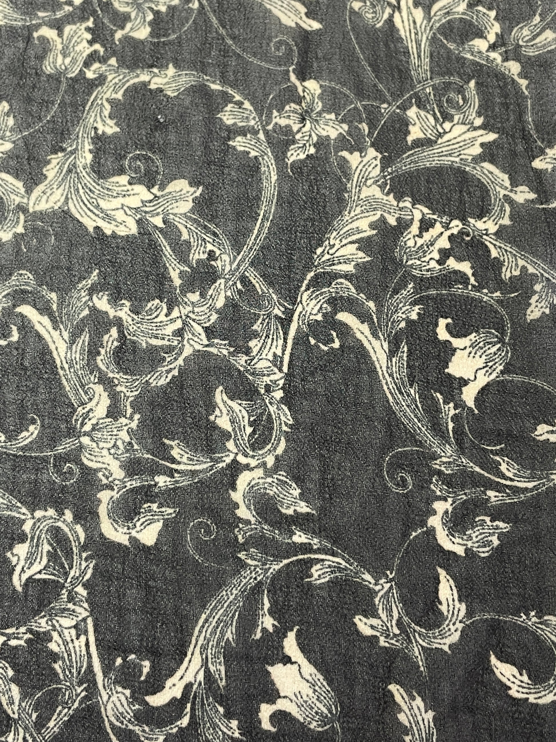 China Wholesale Print-100% Polyester Black Background Chiffon Print Fabric - Natasha Fabric