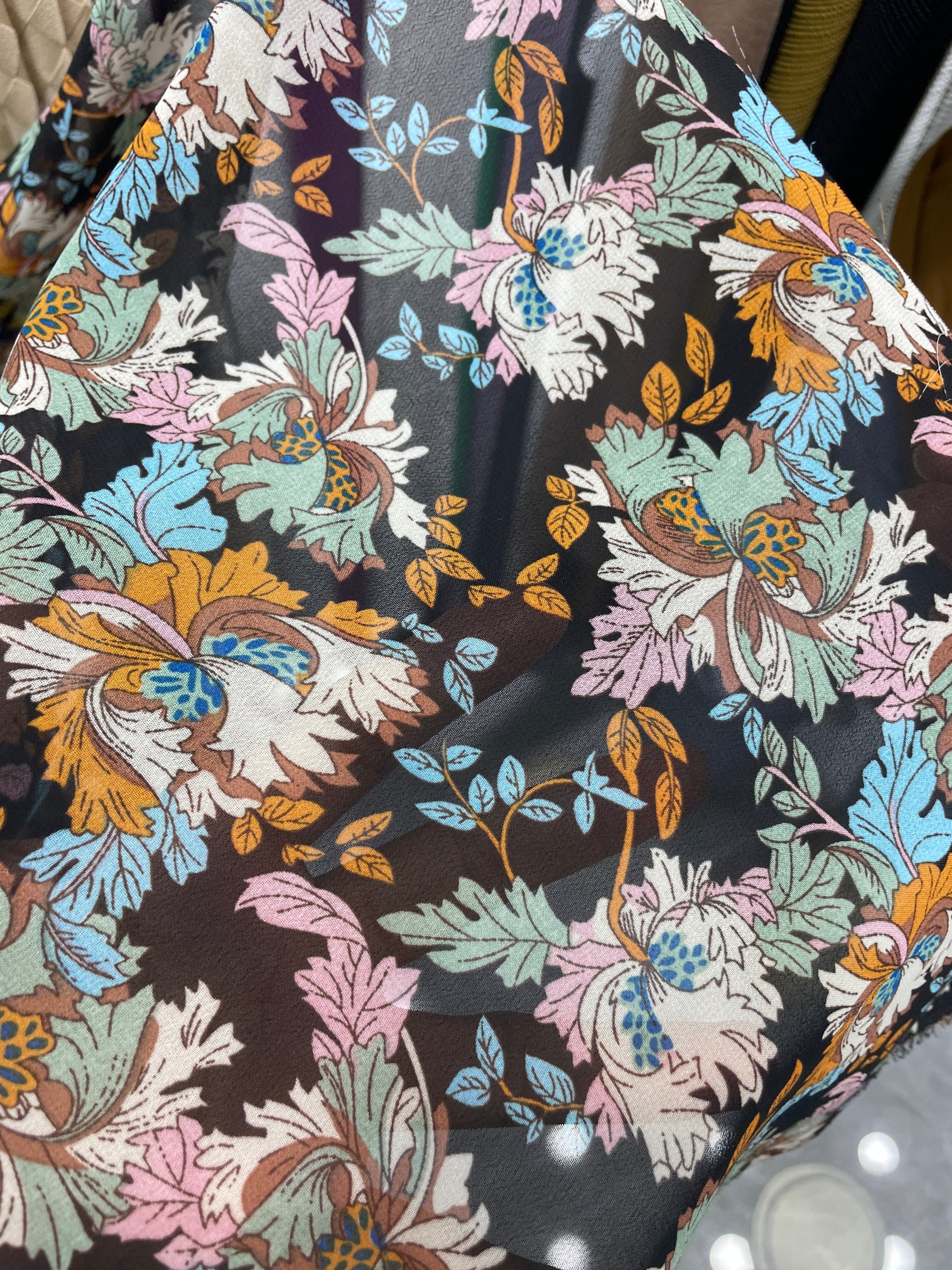China Wholesale Print-100% Polyester Black Background Chiffon Print Fabric - Natasha Fabric