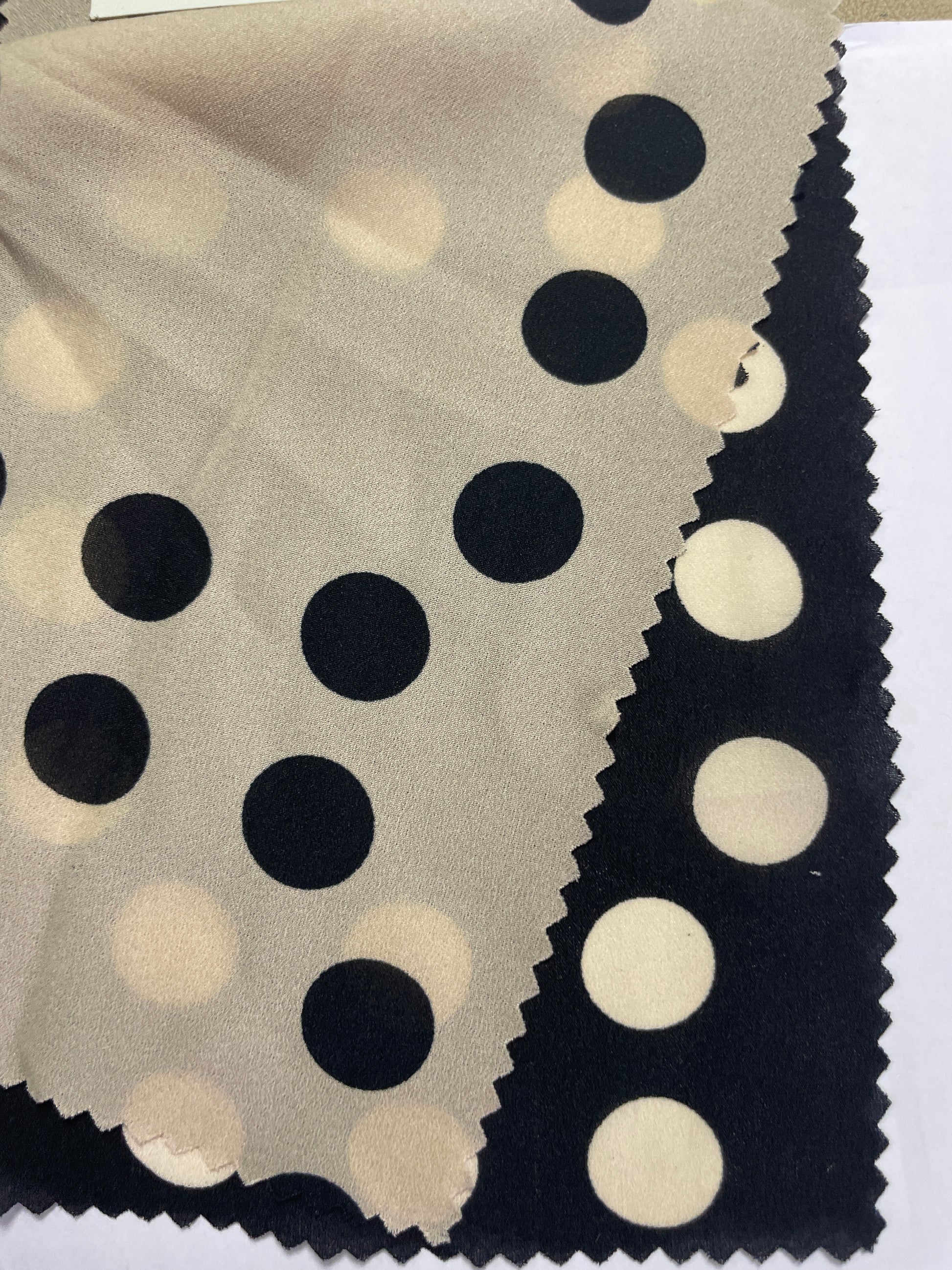 China Wholesale Print-100% Polyester Dots Print Fabric - Natasha Fabric